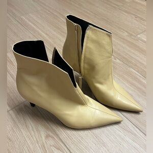 Never worn buttery lemony cream/tan Zara ankle boots